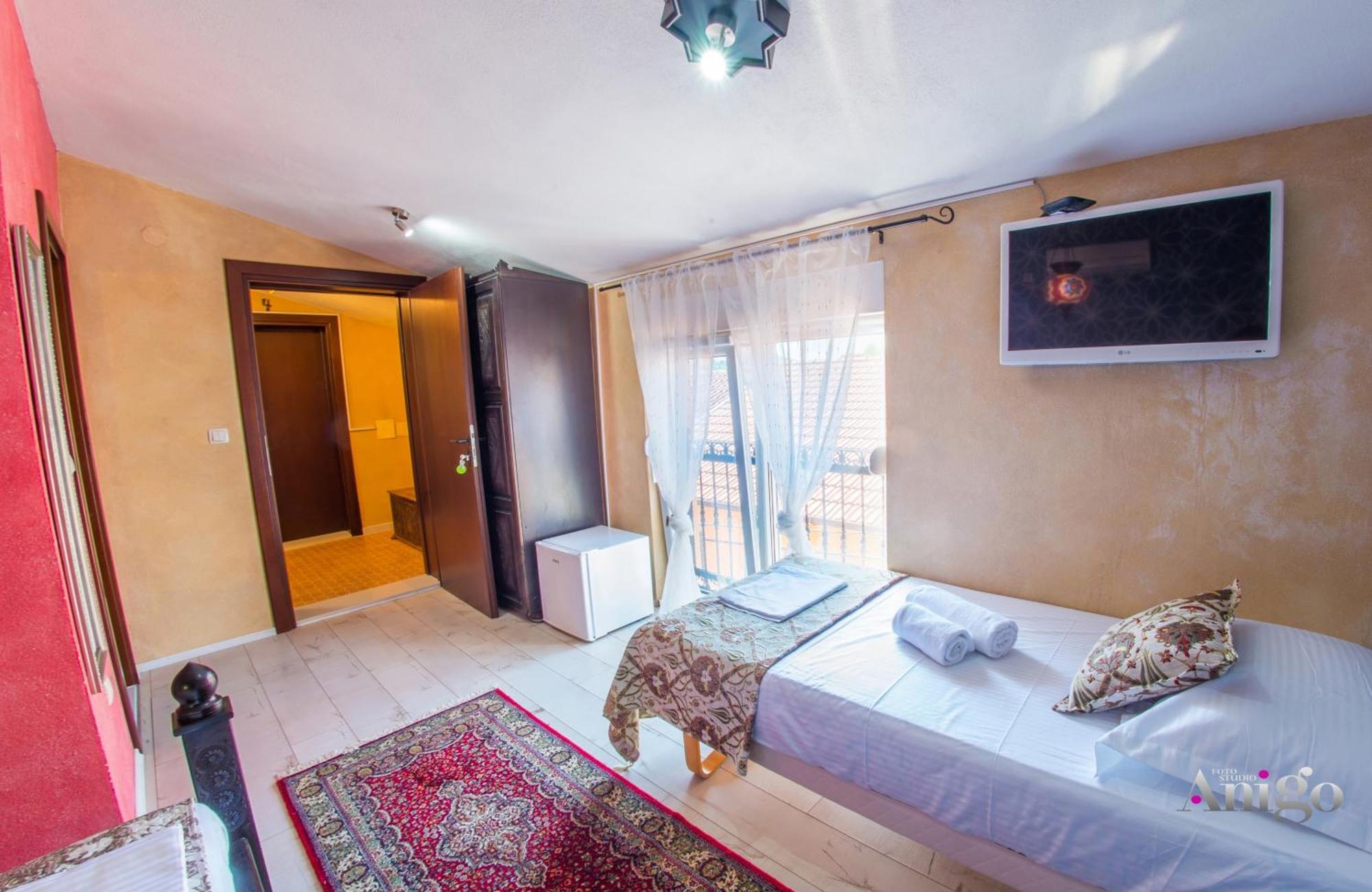 Apartments And Rooms Villa Sulejman โมสตาร์ ภายนอก รูปภาพ