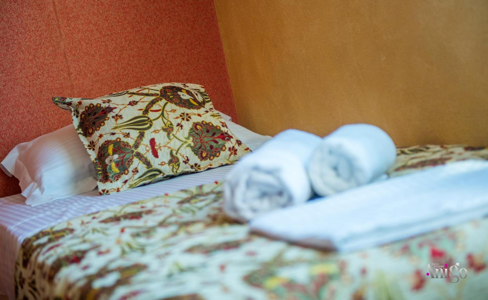 Apartments And Rooms Villa Sulejman โมสตาร์ ภายนอก รูปภาพ