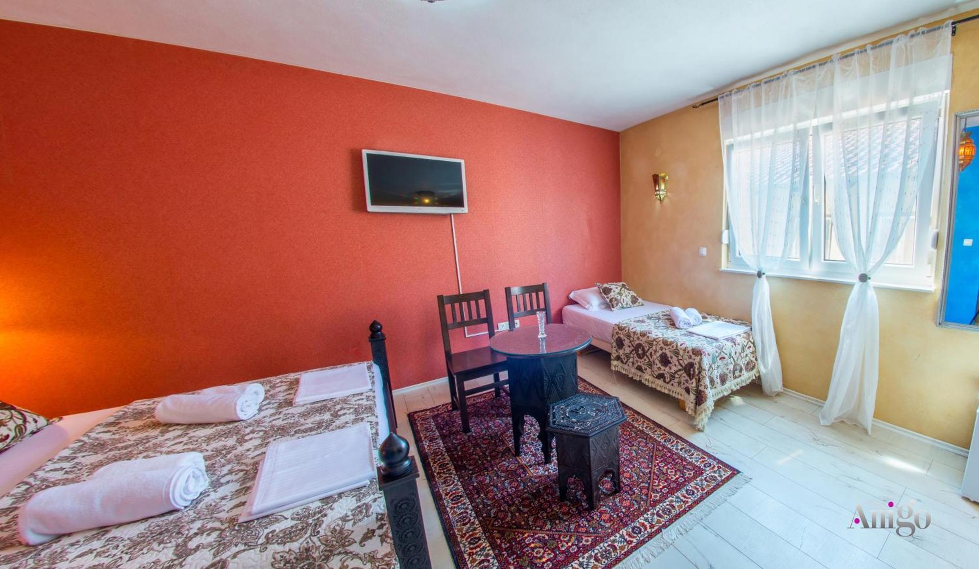 Apartments And Rooms Villa Sulejman โมสตาร์ ภายนอก รูปภาพ